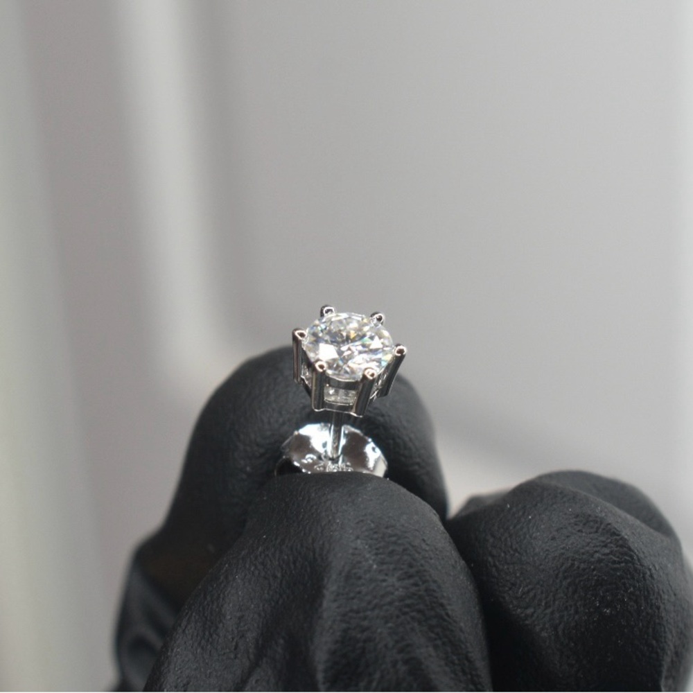 Elegant Silver Solitaire Moissanite Earring
